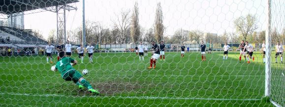 CZARNE KOSZULE POKONANE