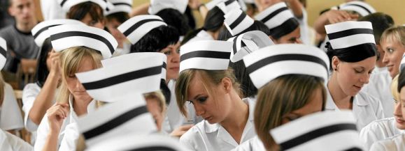 PIELĘGNIARKI I POŁOŻNE