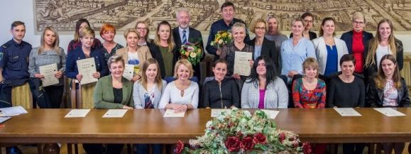 KURSANTKI ODEBRAŁY DYPLOMY