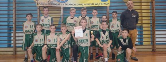 "&Oacute;SEMKA" ZWYCIĘŻA