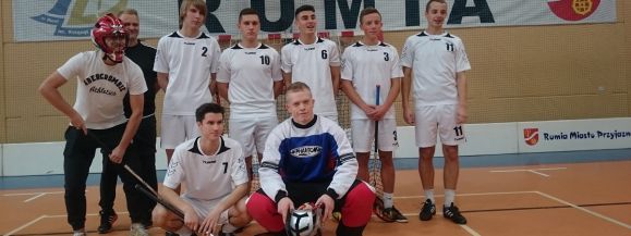 RUMIA ZWYCIĘŻA I AWANSUJE