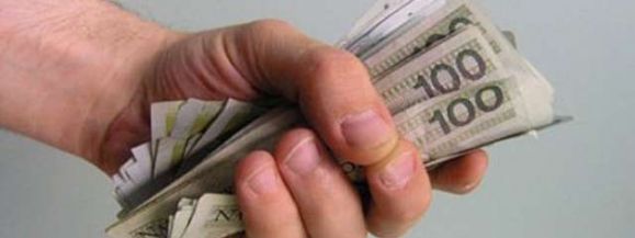 CHCIAŁ WRĘCZYĆ ŁAP&Oacute;WKĘ