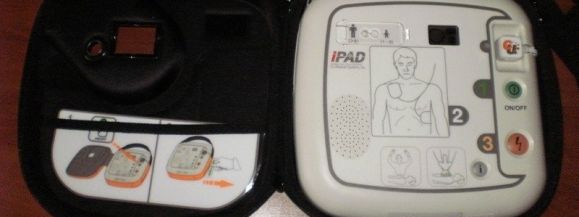 DEFIBRYLATOR RATUJE ŻYCIE