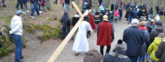 UKRZYŻOWANA MIŁOŚĆ