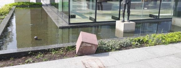 CHCIAŁ UMYĆ MARMUR