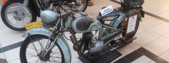 WYSTAWA JEDNOŚLAD&Oacute;W