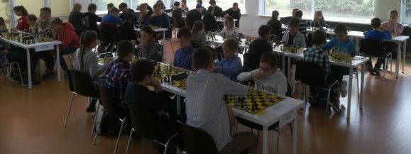 MŁODZIEŻOWY TURNIEJ SZACHOWY